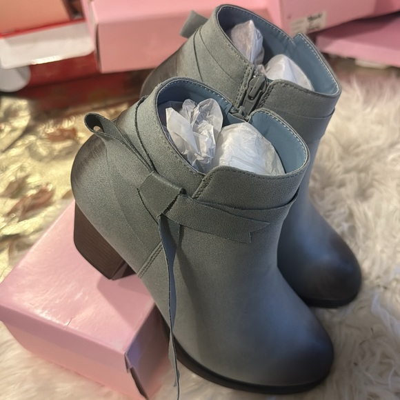 GREY ANKLE BOOT SIZE 6 NEW NEVER WORN - Picture 2 of 4
